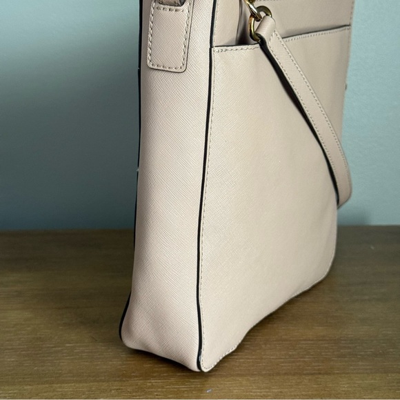 Michael Kors Pink Crossbody Bag with Gold-Tone Hardware - Picture 4 of 12